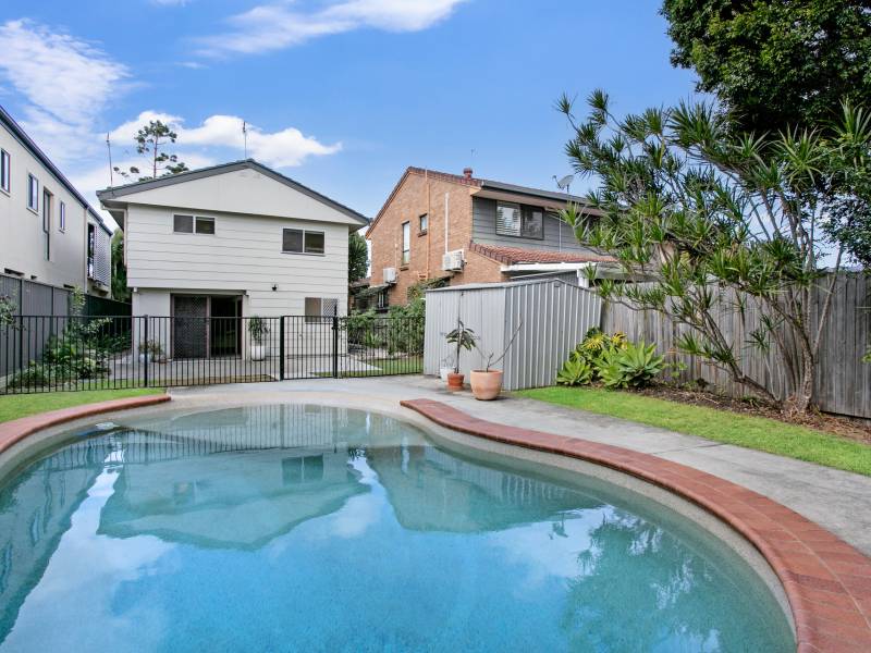 74 Worendo Street, Southport, QLD 4215 AUS