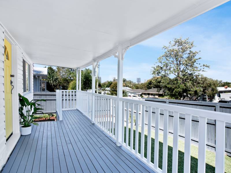 17 Second Avenue, Labrador, QLD 4215 AUS