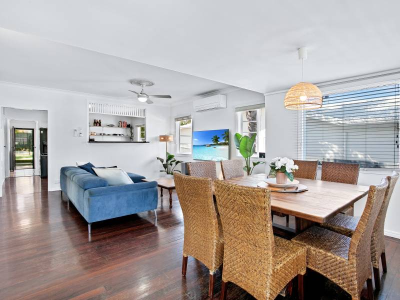 17 Second Avenue, Labrador, QLD 4215 AUS