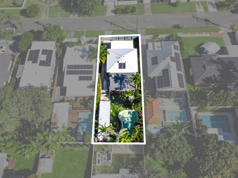 17 Second Avenue, Labrador, QLD 4215 AUS