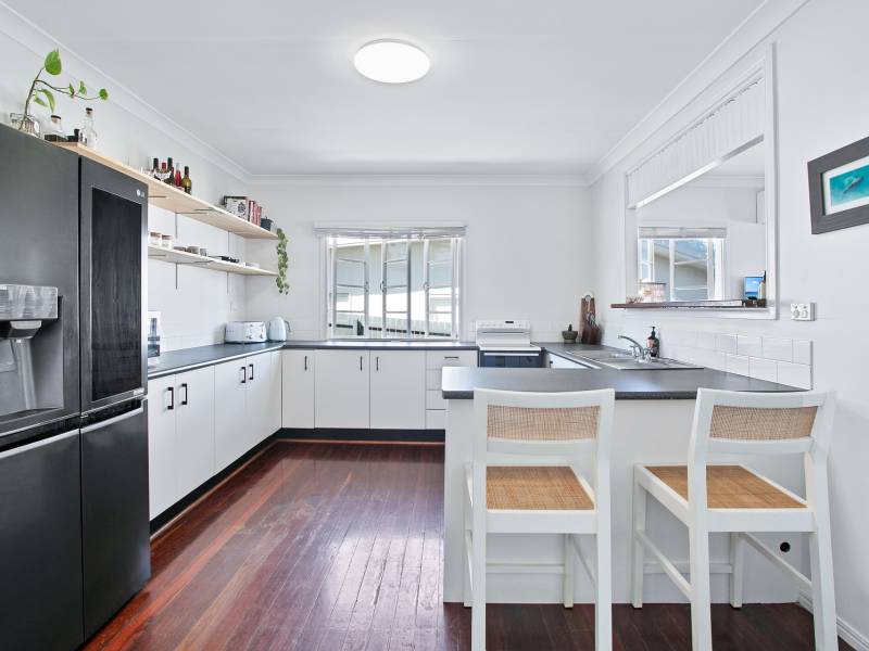 17 Second Avenue, Labrador, QLD 4215 AUS