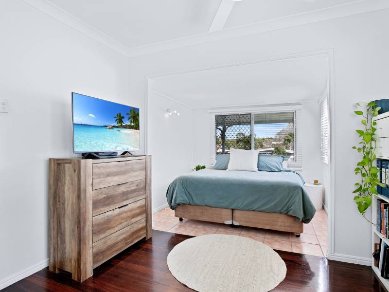 17 Second Avenue, Labrador, QLD 4215 AUS