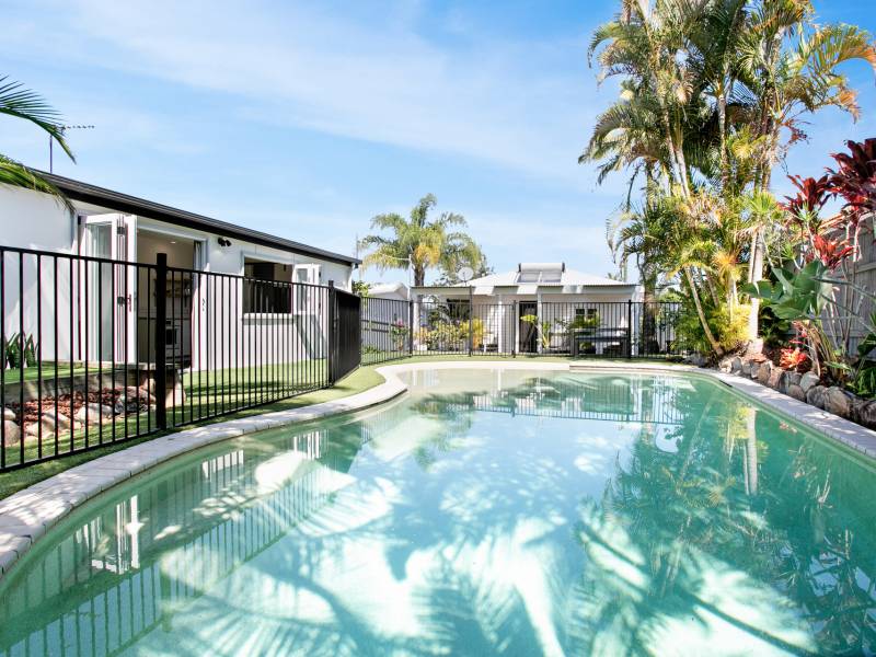 17 Second Avenue, Labrador, QLD 4215 AUS