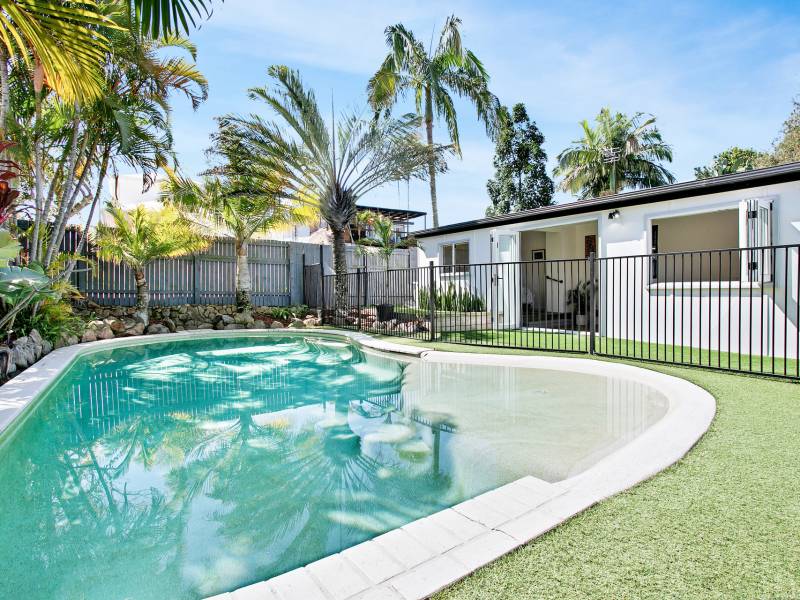 17 Second Avenue, Labrador, QLD 4215 AUS
