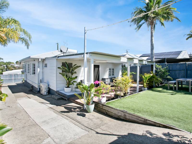17 Second Avenue, Labrador, QLD 4215 AUS