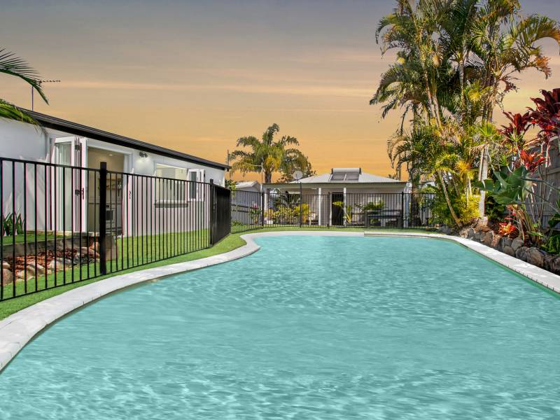 17 Second Avenue, Labrador, QLD 4215 AUS