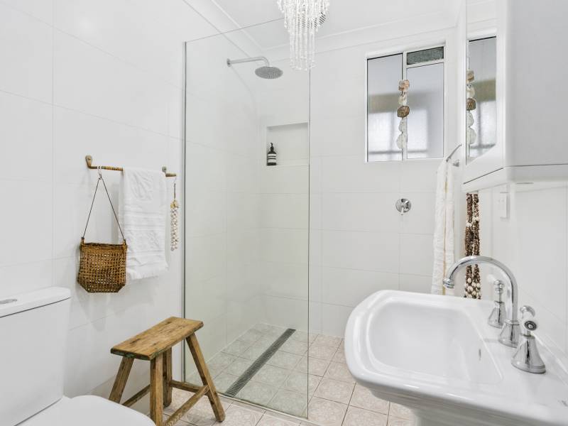 2 Neville Avenue, Southport, QLD 4215 AUS