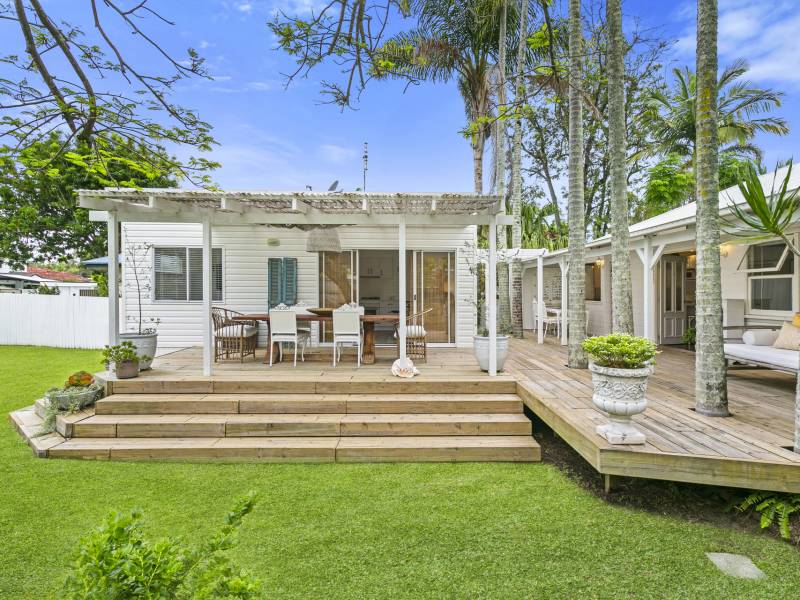 2 Neville Avenue, Southport, QLD 4215 AUS