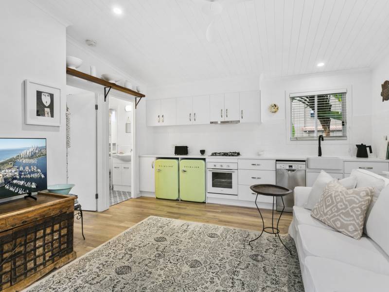 2 Neville Avenue, Southport, QLD 4215 AUS