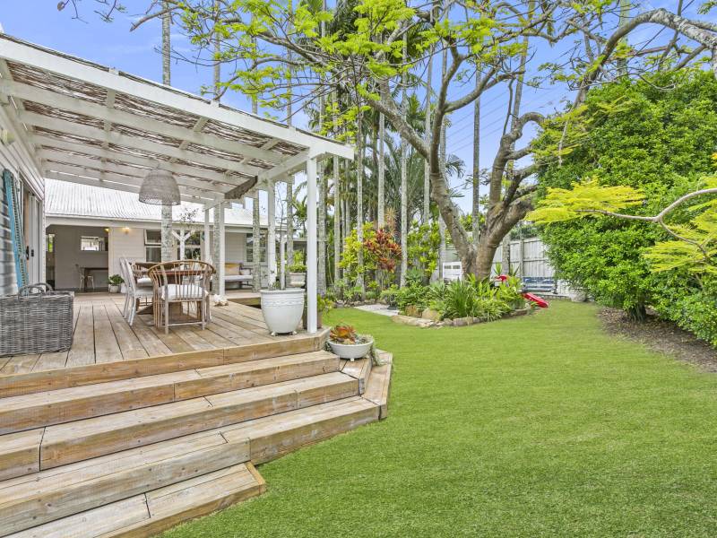 2 Neville Avenue, Southport, QLD 4215 AUS
