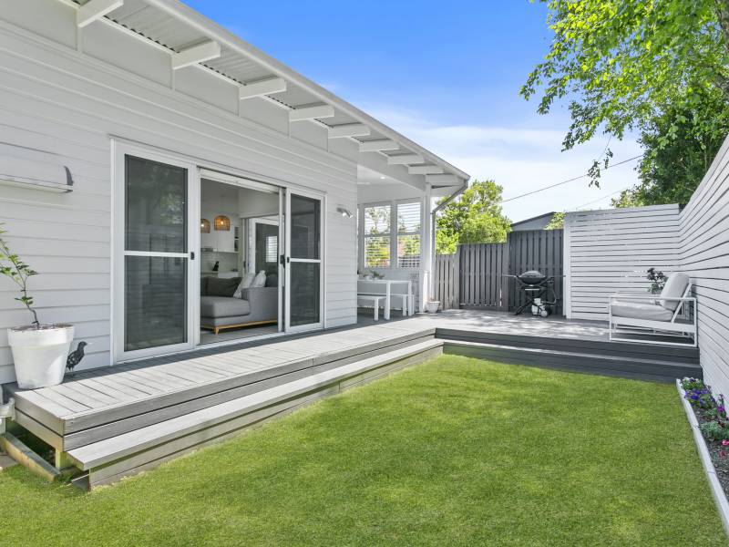 2 Cowderoy Street, Labrador, QLD 4215 AUS