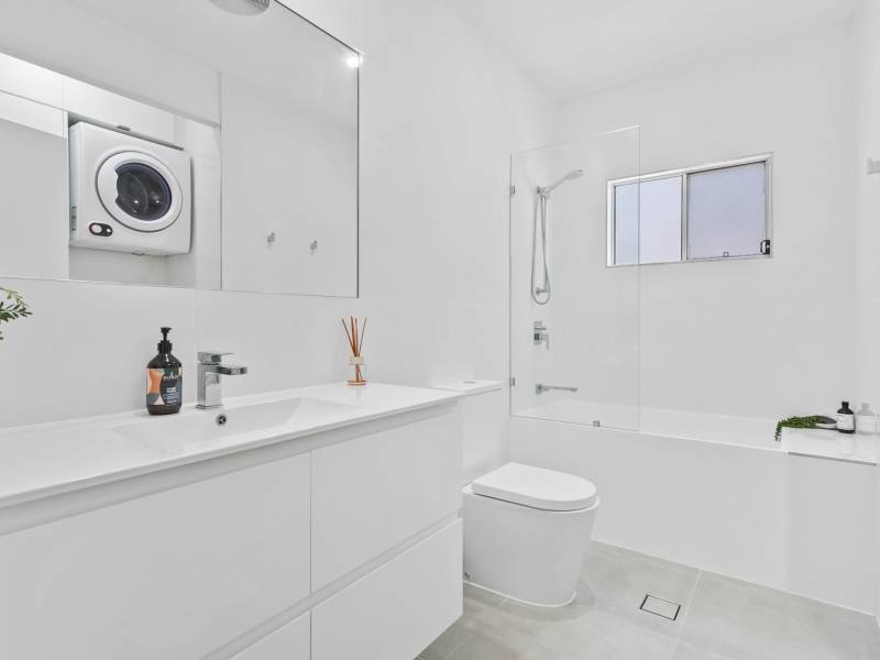 2 Cowderoy Street, Labrador, QLD 4215 AUS