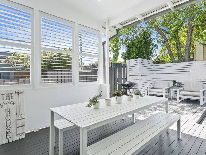 2 Cowderoy Street, Labrador, QLD 4215 AUS