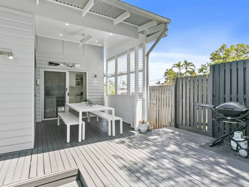 2 Cowderoy Street, Labrador, QLD 4215 AUS