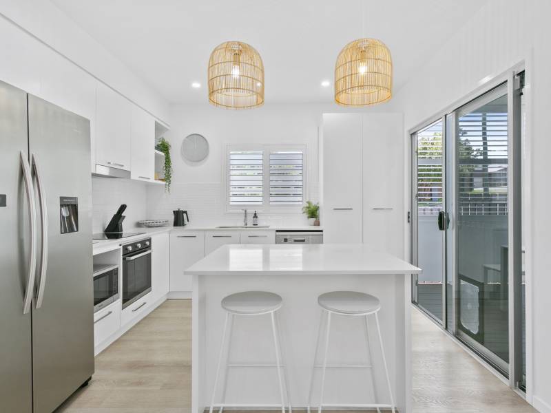 2 Cowderoy Street, Labrador, QLD 4215 AUS