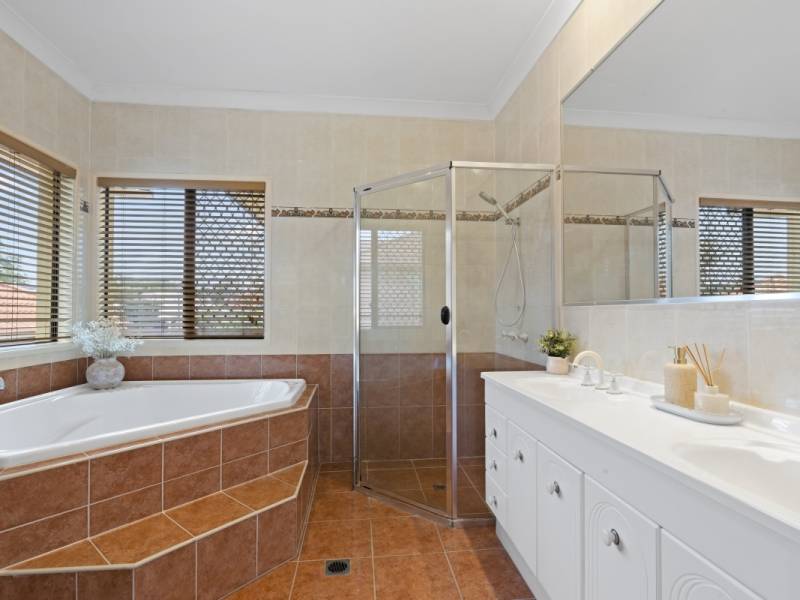 5 Waimea Drive, Varsity Lakes, QLD 4227 AUS