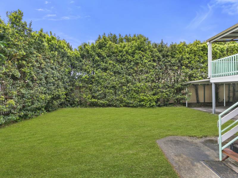35 Echlin Street, Labrador, QLD 4215 AUS