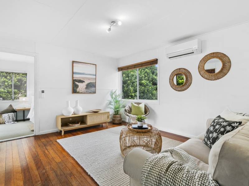 35 Echlin Street, Labrador, QLD 4215 AUS