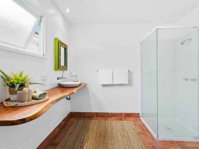 35 Echlin Street, Labrador, QLD 4215 AUS