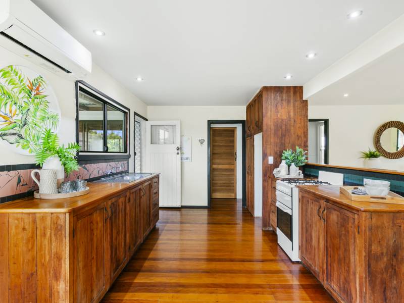 35 Echlin Street, Labrador, QLD 4215 AUS