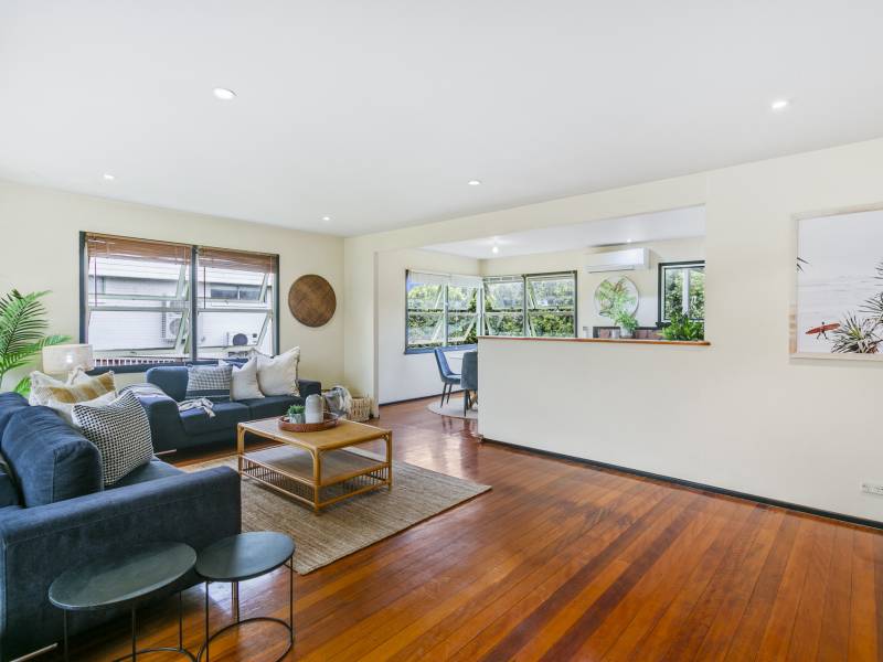 35 Echlin Street, Labrador, QLD 4215 AUS