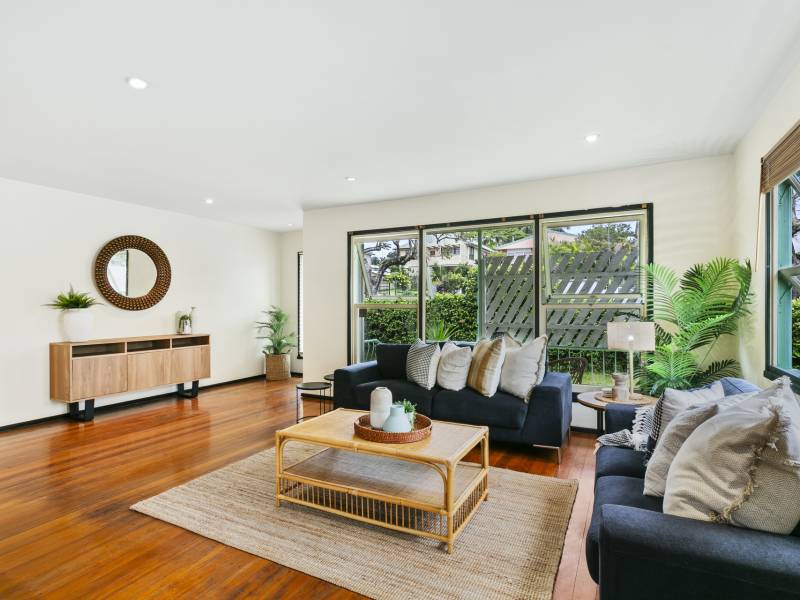 35 Echlin Street, Labrador, QLD 4215 AUS