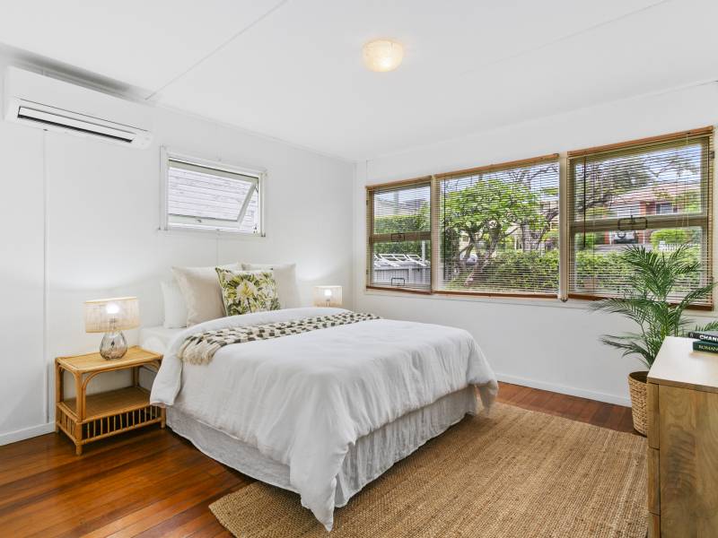 35 Echlin Street, Labrador, QLD 4215 AUS