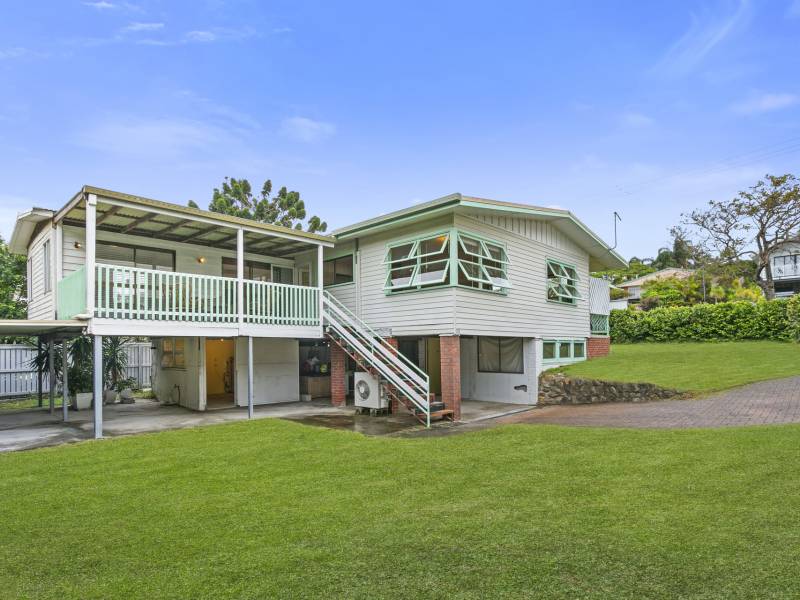 35 Echlin Street, Labrador, QLD 4215 AUS