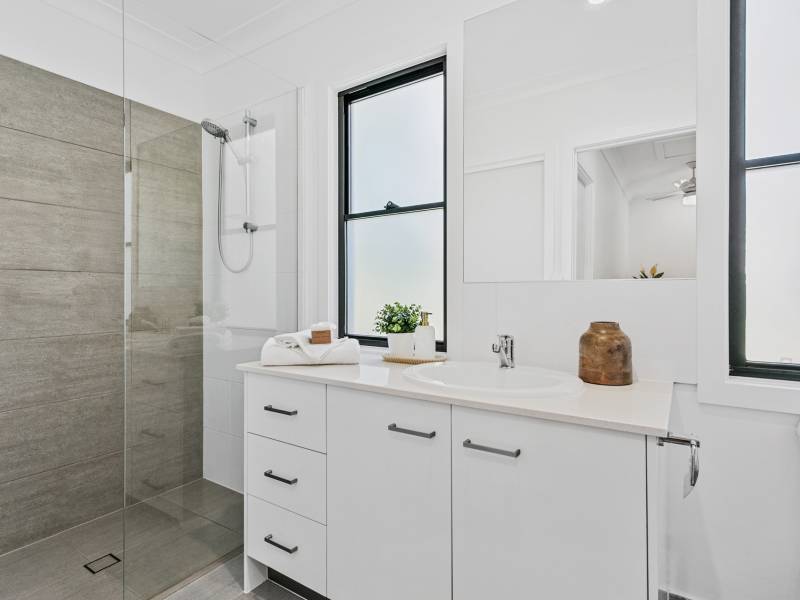 2/105 Falconer Street, Southport, QLD 4215 AUS