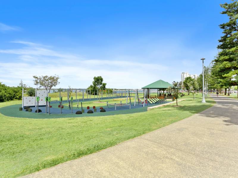 8/145 Muir Street, Labrador, QLD 4215 AUS