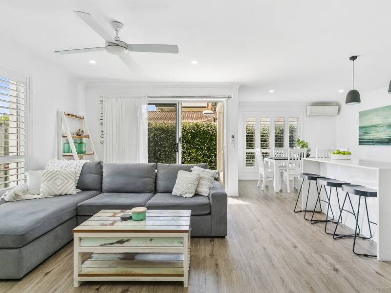1/38-40 Robert Street, Labrador, QLD 4215 AUS