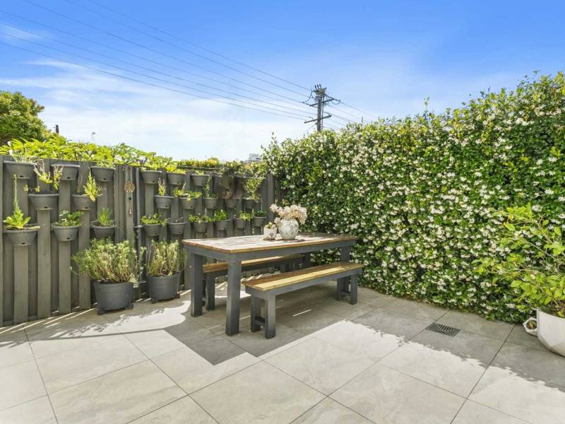 1/38-40 Robert Street, Labrador, QLD 4215 AUS