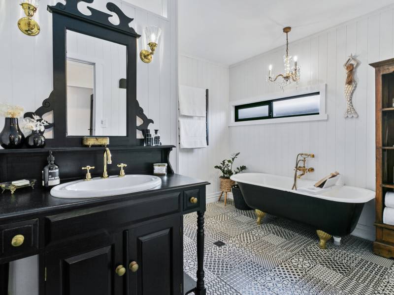 19 First Avenue, Labrador, QLD 4215 AUS