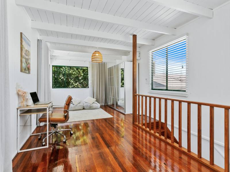 19 First Avenue, Labrador, QLD 4215 AUS