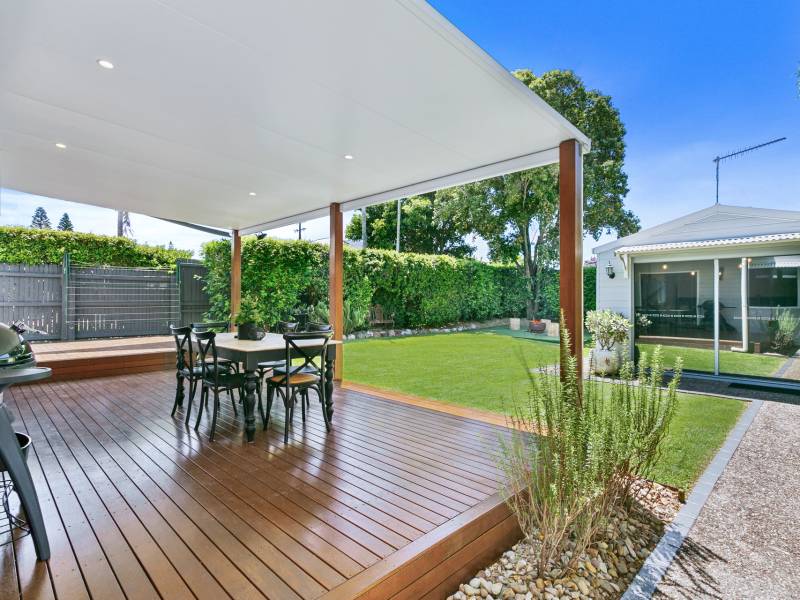 19 First Avenue, Labrador, QLD 4215 AUS