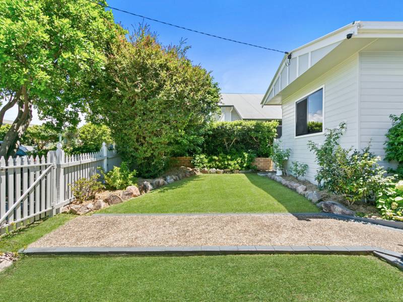 19 First Avenue, Labrador, QLD 4215 AUS