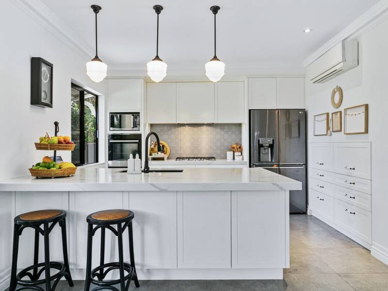 19 First Avenue, Labrador, QLD 4215 AUS