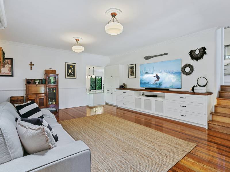 19 First Avenue, Labrador, QLD 4215 AUS