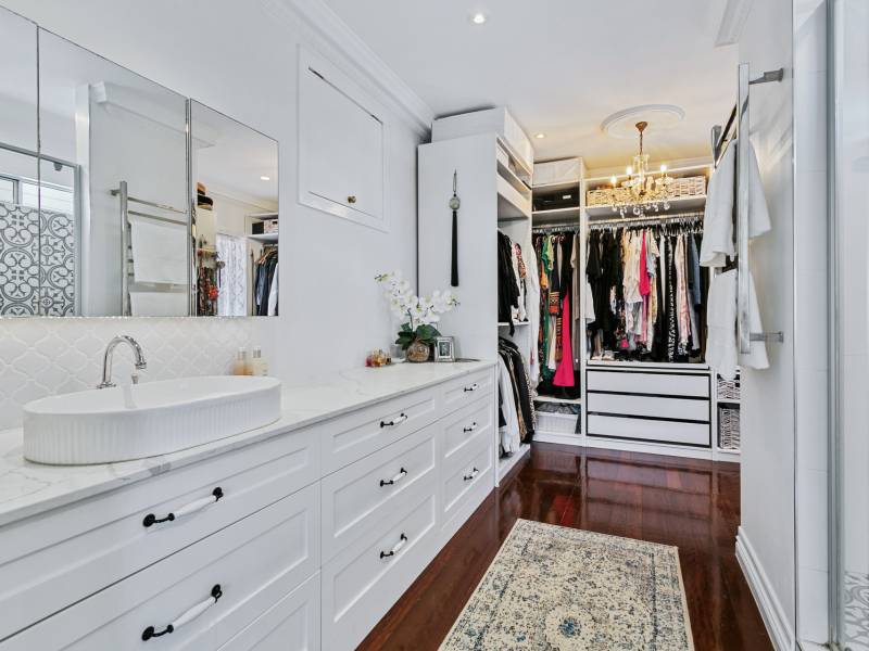 19 First Avenue, Labrador, QLD 4215 AUS