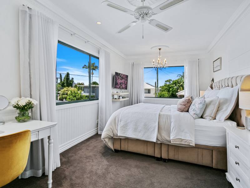 19 First Avenue, Labrador, QLD 4215 AUS