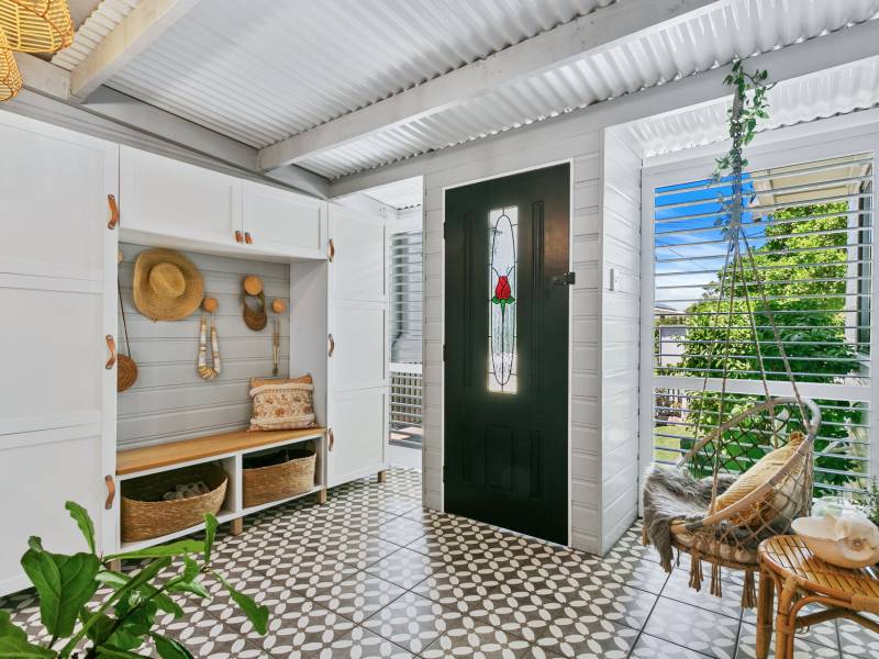 19 First Avenue, Labrador, QLD 4215 AUS