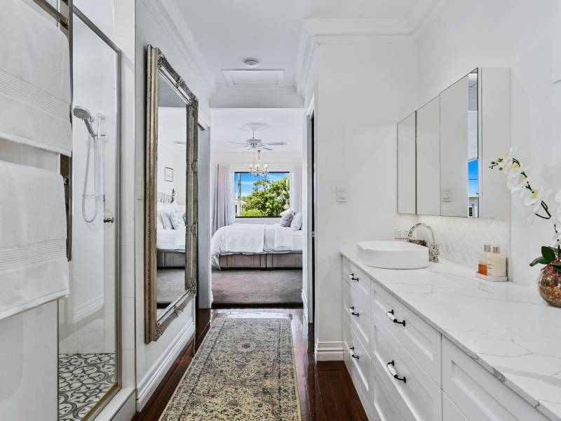 19 First Avenue, Labrador, QLD 4215 AUS