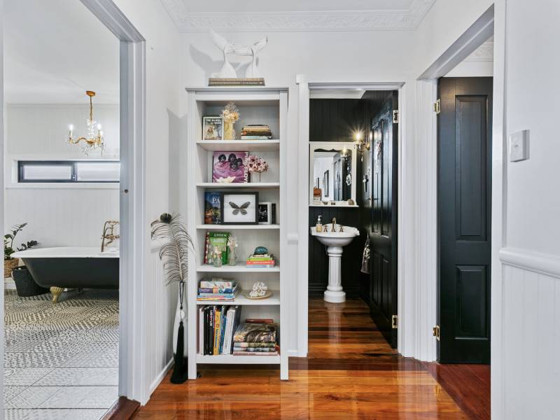 19 First Avenue, Labrador, QLD 4215 AUS