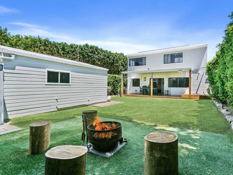 19 First Avenue, Labrador, QLD 4215 AUS