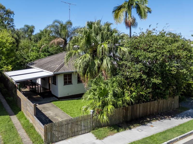 9 Turpin Road, Labrador, QLD 4215 AUS