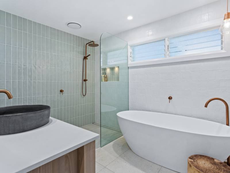 15 Goss Avenue, Labrador, QLD 4215 AUS