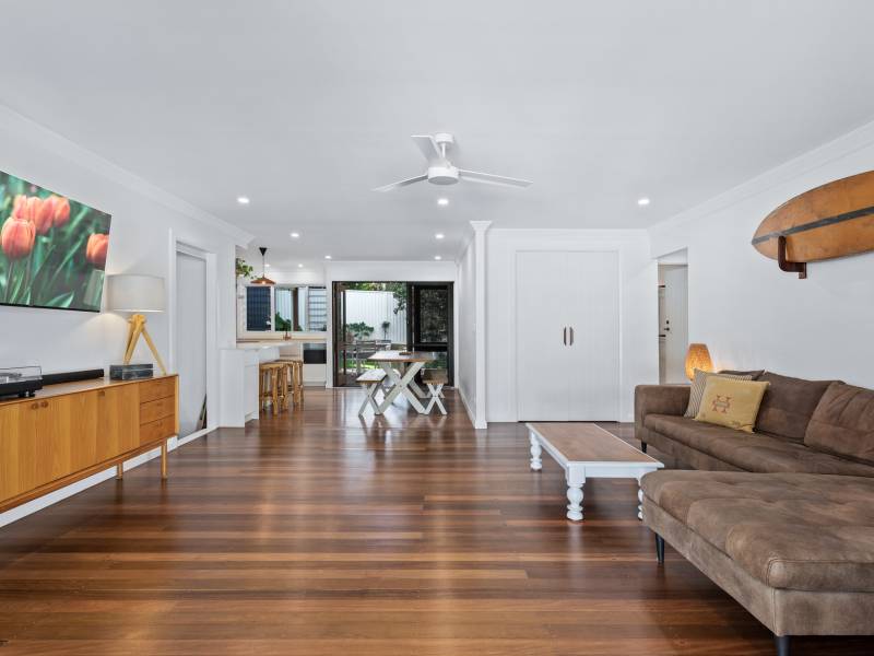 15 Goss Avenue, Labrador, QLD 4215 AUS