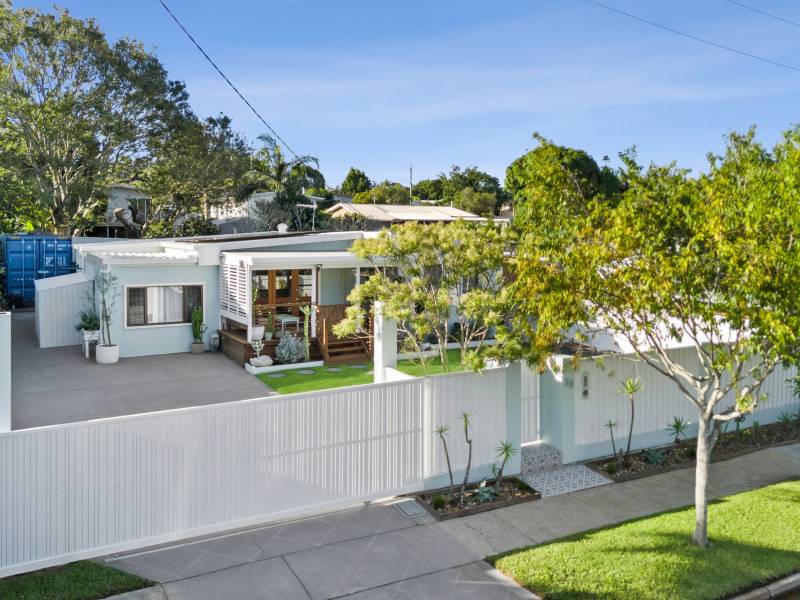 15 Goss Avenue, Labrador, QLD 4215 AUS