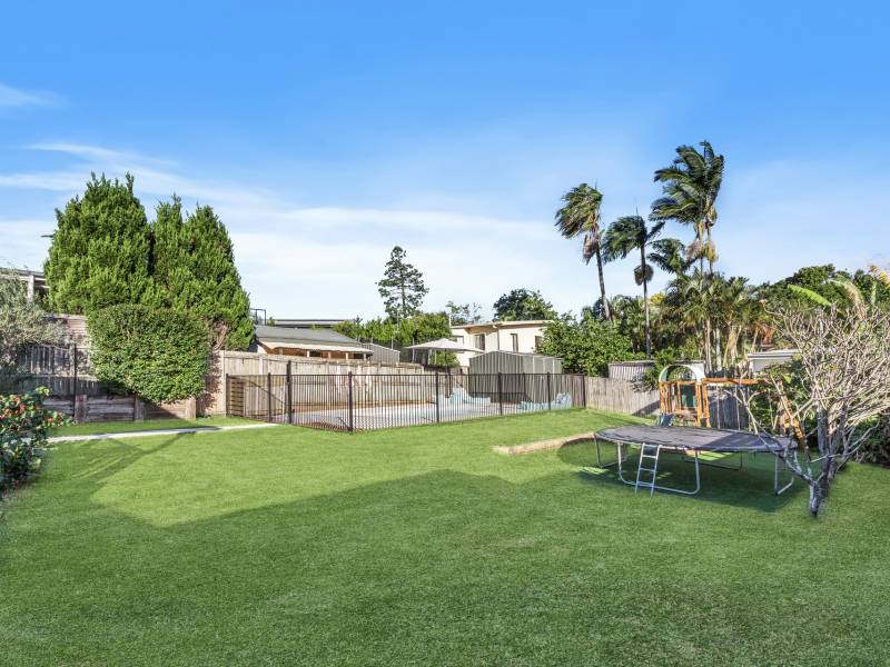18 Bellevue Parade, Labrador, QLD 4215 AUS