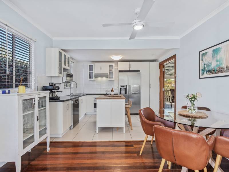 18 Bellevue Parade, Labrador, QLD 4215 AUS